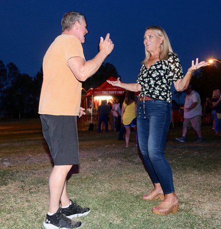 LHS grads dance to the music of the 1980s.